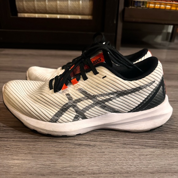 ASICS - Picture 3 of 3